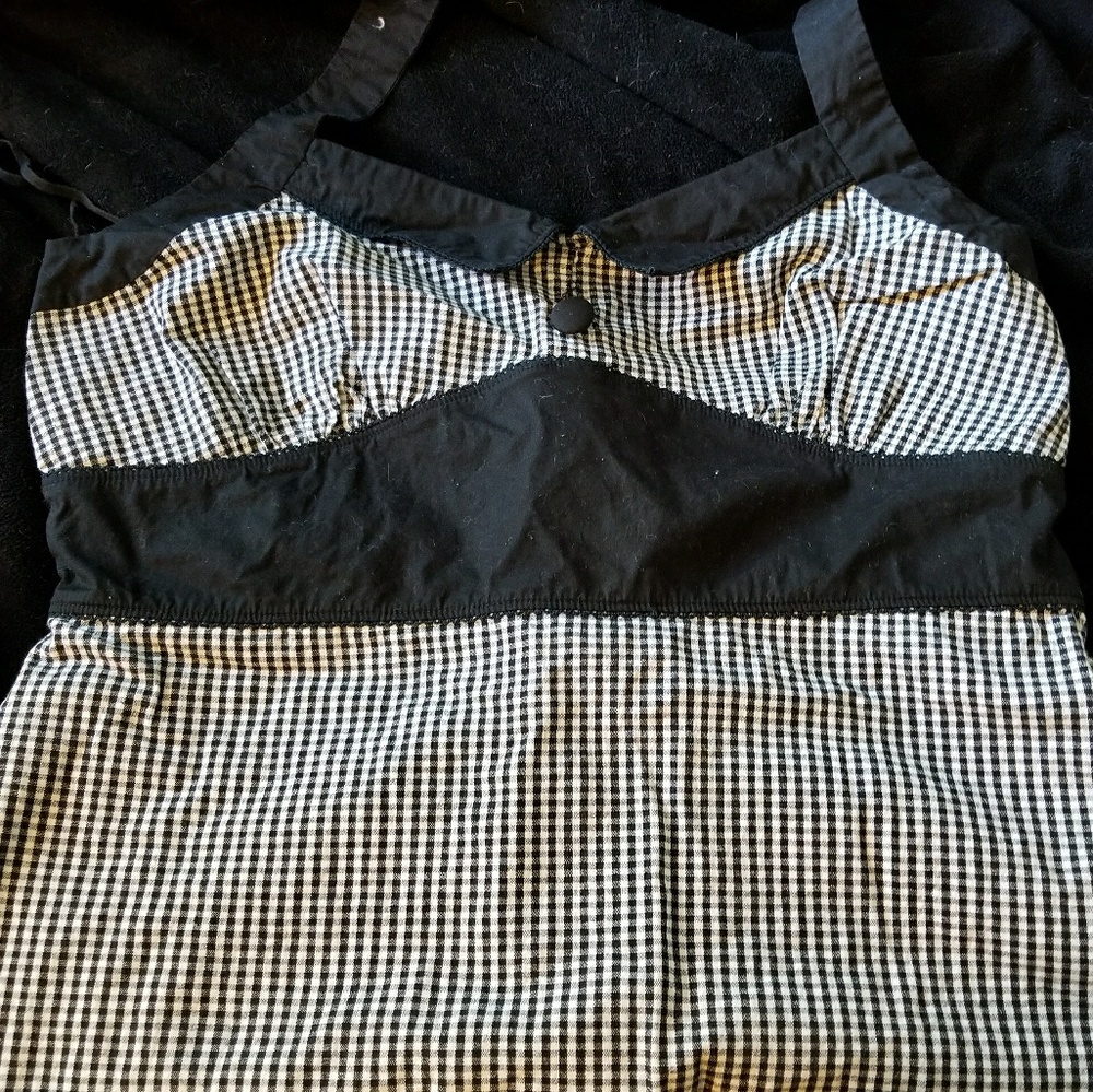 Halter top pin up style